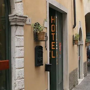 ホテル Modena Old Town, マルチェージネ